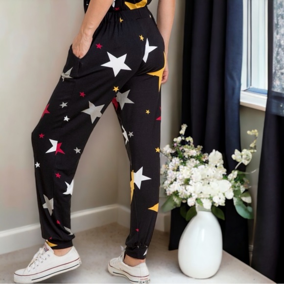 Two Piece Star Printed Casual Lounge Set - Picture 5 of 11